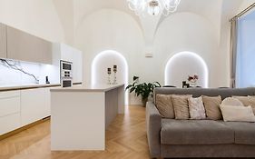 Arch Iv.
